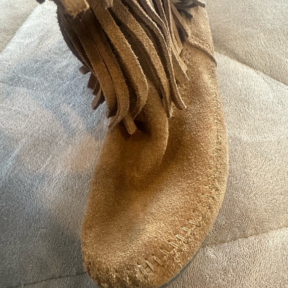 Minnetonka Women’s Fringe Boots size 8 brown suede leather authentic buckskin - Picture 7 of 8